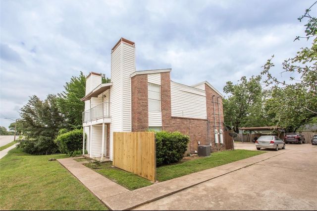 6828 Brentwood Stair Road, Fort Worth, TX 76112