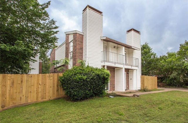 6828 Brentwood Stair Road, Fort Worth, TX 76112