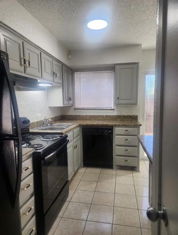 6828 Brentwood Stair Road, Fort Worth, TX 76112