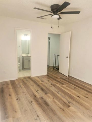 6828 Brentwood Stair Road, Fort Worth, TX 76112