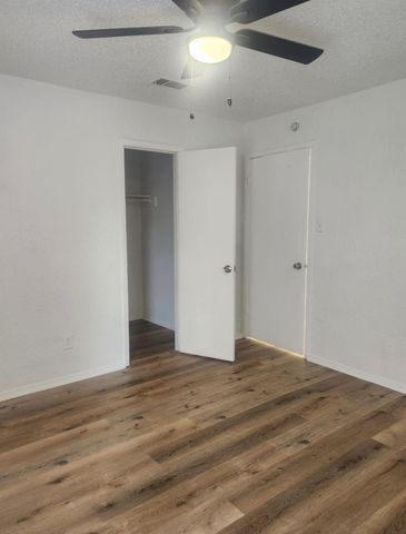6828 Brentwood Stair Road, Fort Worth, TX 76112