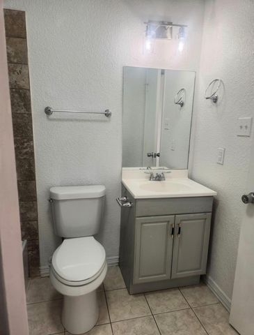 6828 Brentwood Stair Road, Fort Worth, TX 76112