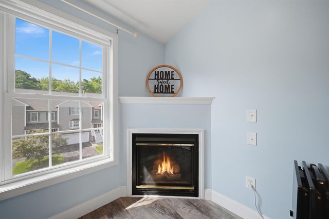 6 Crestview Cir Unit 138, Londonderry, NH 03053
