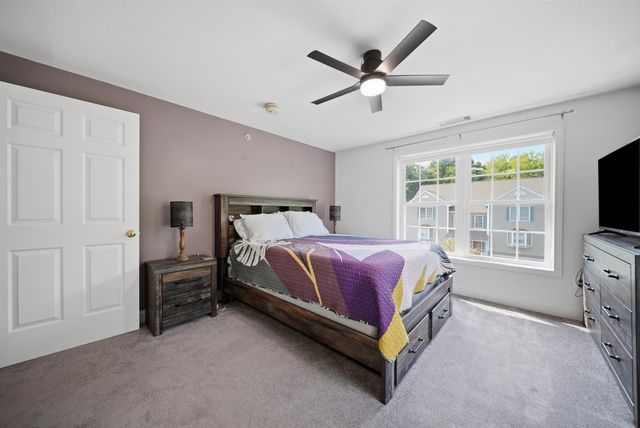 6 Crestview Cir Unit 138, Londonderry, NH 03053
