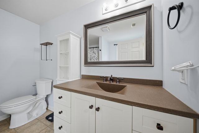 6 Crestview Cir Unit 138, Londonderry, NH 03053