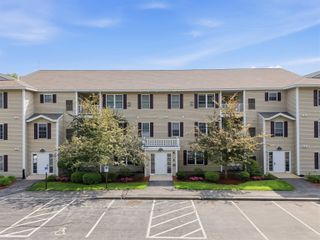 6 Crestview Cir Unit 138, Londonderry, NH 03053