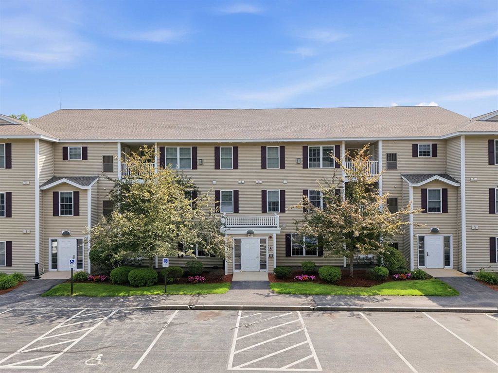 6 Crestview Cir Unit 138, Londonderry, NH 03053