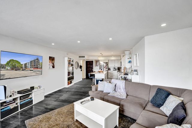 3800 N Hills Drive 301, Hollywood, FL 33021