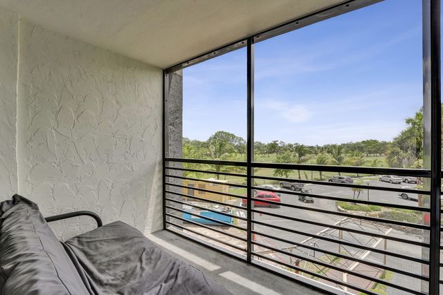 3800 N Hills Drive 301, Hollywood, FL 33021