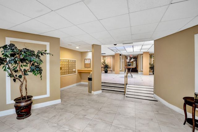 3800 N Hills Drive 301, Hollywood, FL 33021