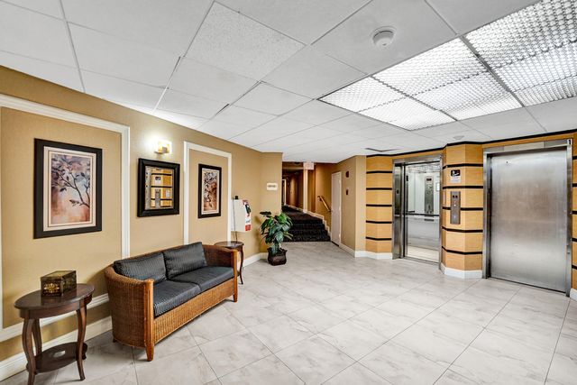 3800 N Hills Drive 301, Hollywood, FL 33021