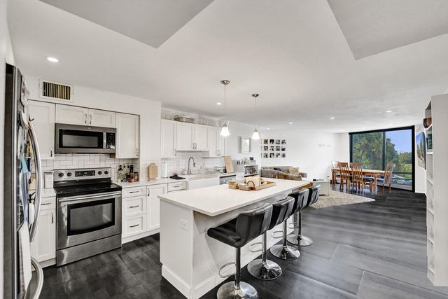 3800 N Hills Drive 301, Hollywood, FL 33021