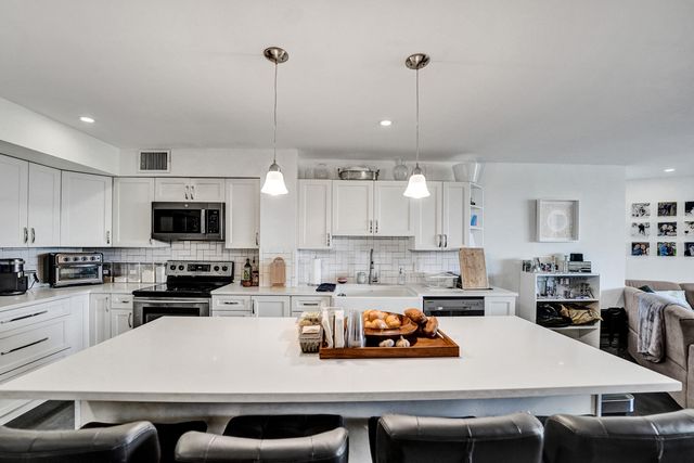 3800 N Hills Drive 301, Hollywood, FL 33021