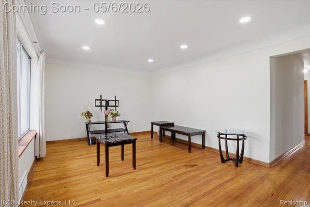 31212 Saratoga Avenue, Warren, MI 48093
