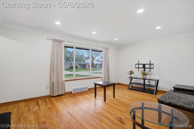 31212 Saratoga Avenue, Warren, MI 48093