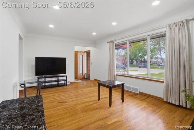 31212 Saratoga Avenue, Warren, MI 48093