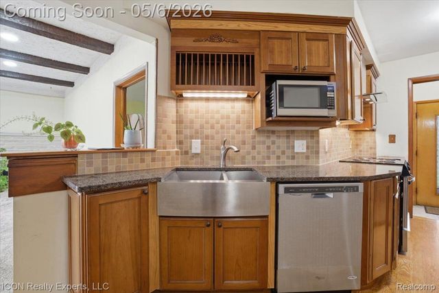 31212 Saratoga Avenue, Warren, MI 48093