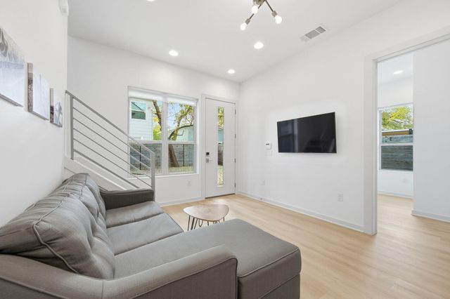 2811 Garwood St, Austin, TX 78702