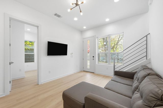 2811 Garwood St, Austin, TX 78702