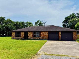 351 Dobbyn, Bridge City, TX 77611