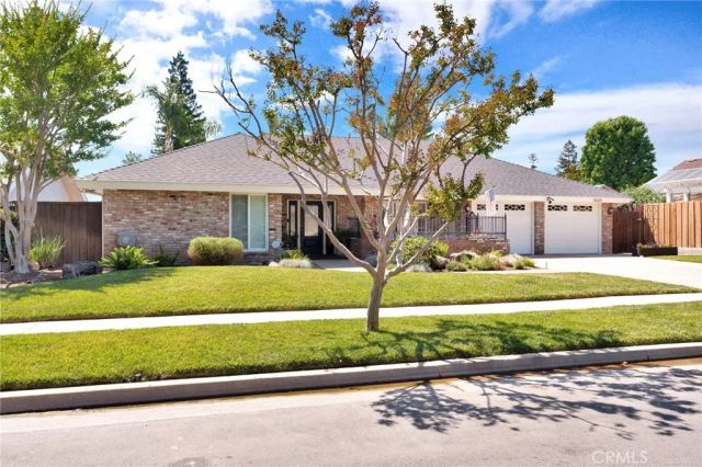 7495 N Flora Avenue, Fresno, CA 93720