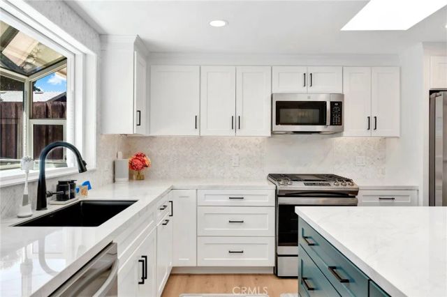 7495 N Flora Avenue, Fresno, CA 93720