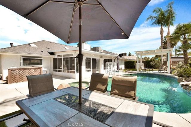 7495 N Flora Avenue, Fresno, CA 93720