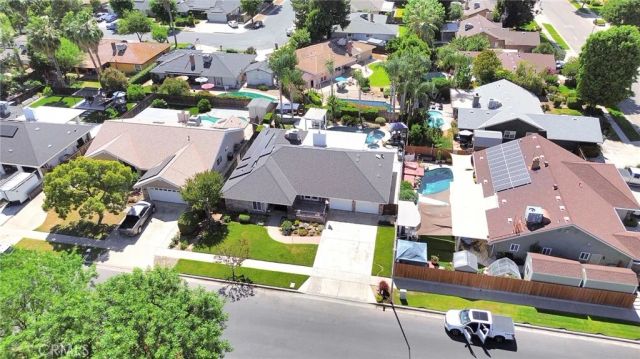 7495 N Flora Avenue, Fresno, CA 93720
