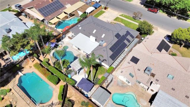 7495 N Flora Avenue, Fresno, CA 93720