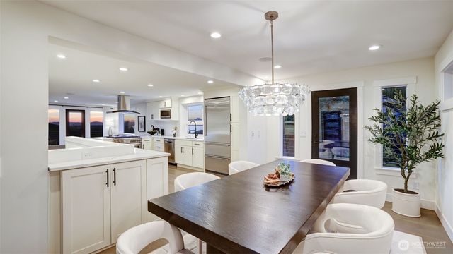 4527 W Raye Street, Seattle, WA 98199