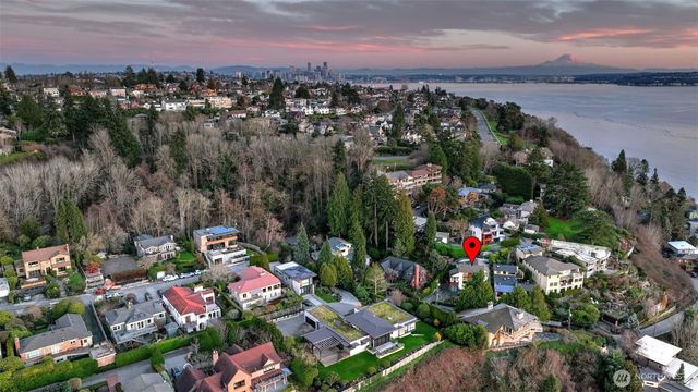 4527 W Raye Street, Seattle, WA 98199