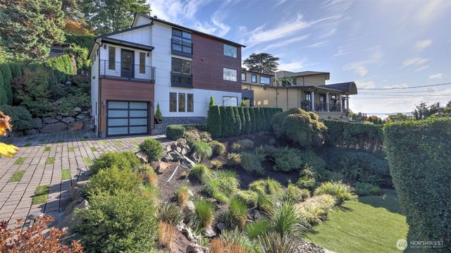 4527 W Raye Street, Seattle, WA 98199