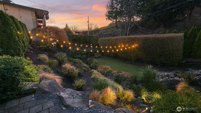 4527 W Raye Street, Seattle, WA 98199