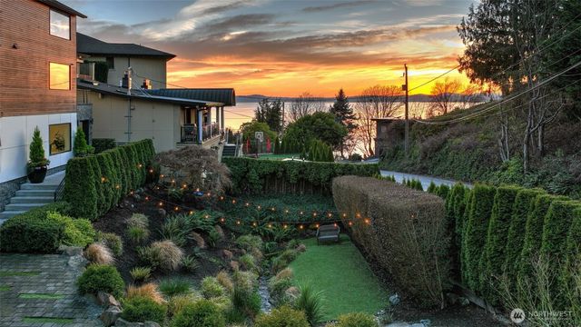 4527 W Raye Street, Seattle, WA 98199