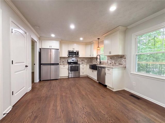 1394 Natchez Trace SW, Marietta, GA 30008