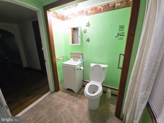 2432 PINE ST, Rock Glen, PA 18246