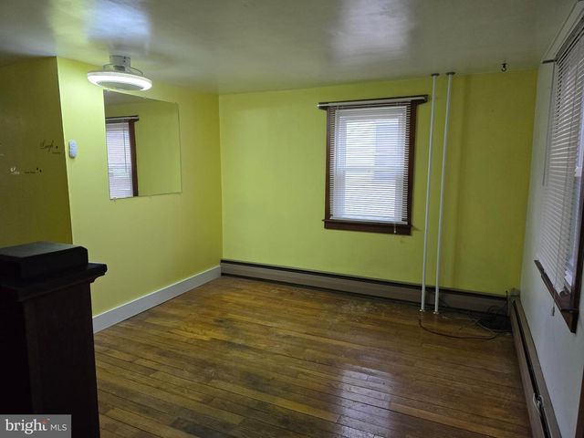 2432 PINE ST, Rock Glen, PA 18246