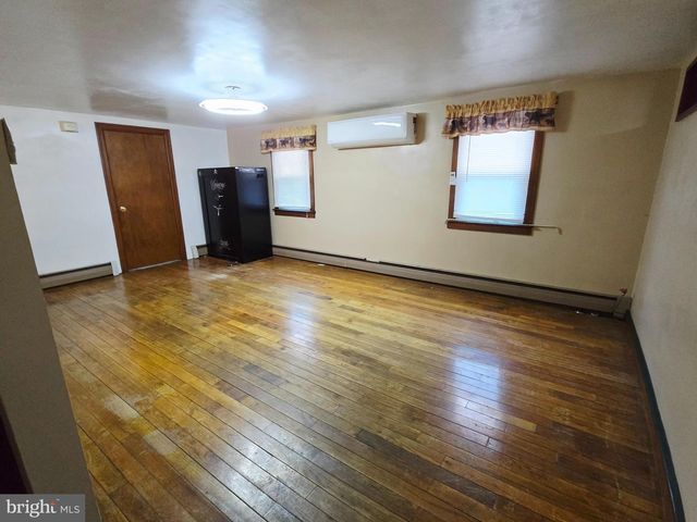 2432 PINE ST, Rock Glen, PA 18246