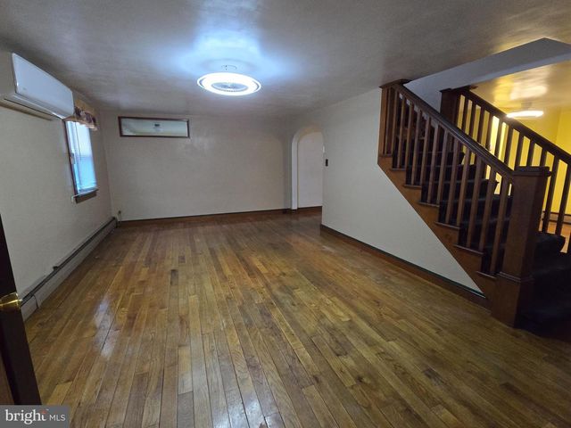 2432 PINE ST, Rock Glen, PA 18246