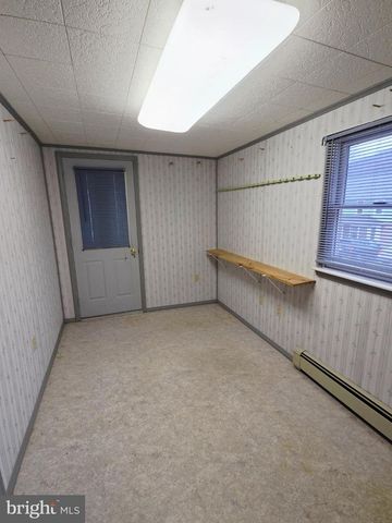 2432 PINE ST, Rock Glen, PA 18246