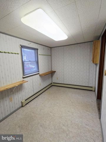 2432 PINE ST, Rock Glen, PA 18246