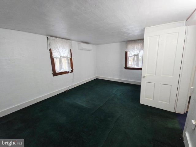 2432 PINE ST, Rock Glen, PA 18246