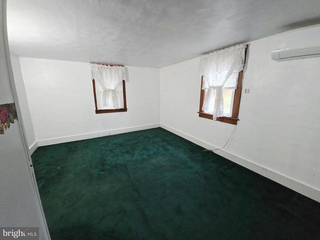 2432 PINE ST, Rock Glen, PA 18246