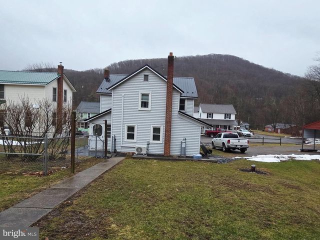 2432 PINE ST, Rock Glen, PA 18246