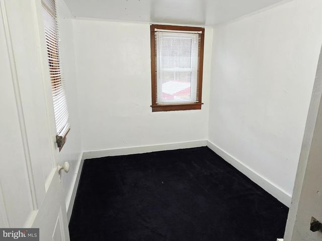 2432 PINE ST, Rock Glen, PA 18246