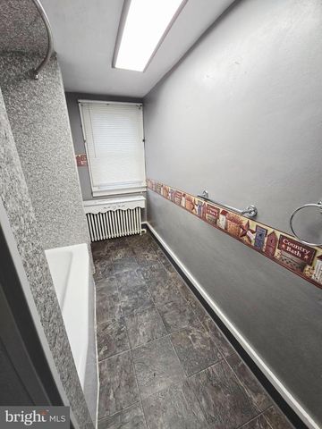 2432 PINE ST, Rock Glen, PA 18246