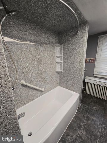 2432 PINE ST, Rock Glen, PA 18246