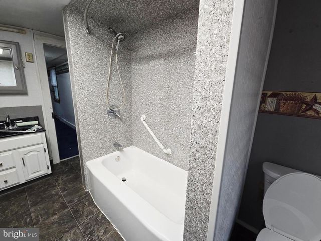 2432 PINE ST, Rock Glen, PA 18246