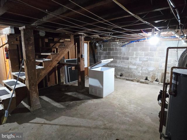 2432 PINE ST, Rock Glen, PA 18246