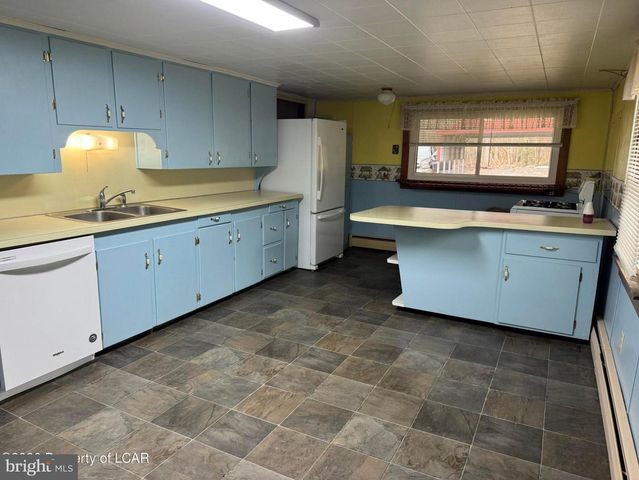 2432 PINE ST, Rock Glen, PA 18246